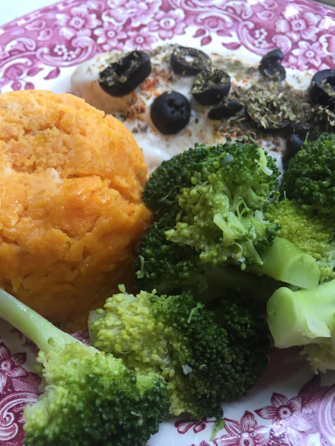 Zoete aardappel-pompoenpuree met vis en broccoli | FOOD&YOU