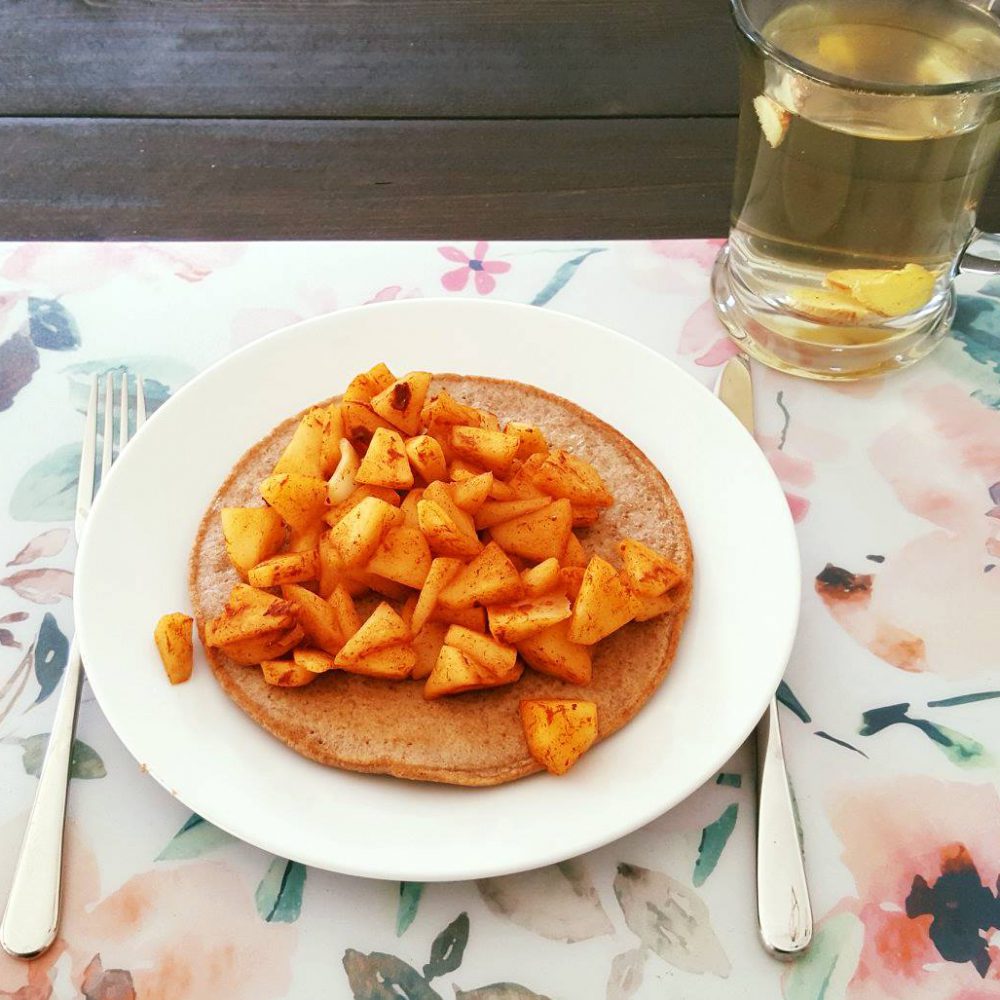 Gezond ontbijt! Pannenkoek met appel en kaneel FOOD&YOU