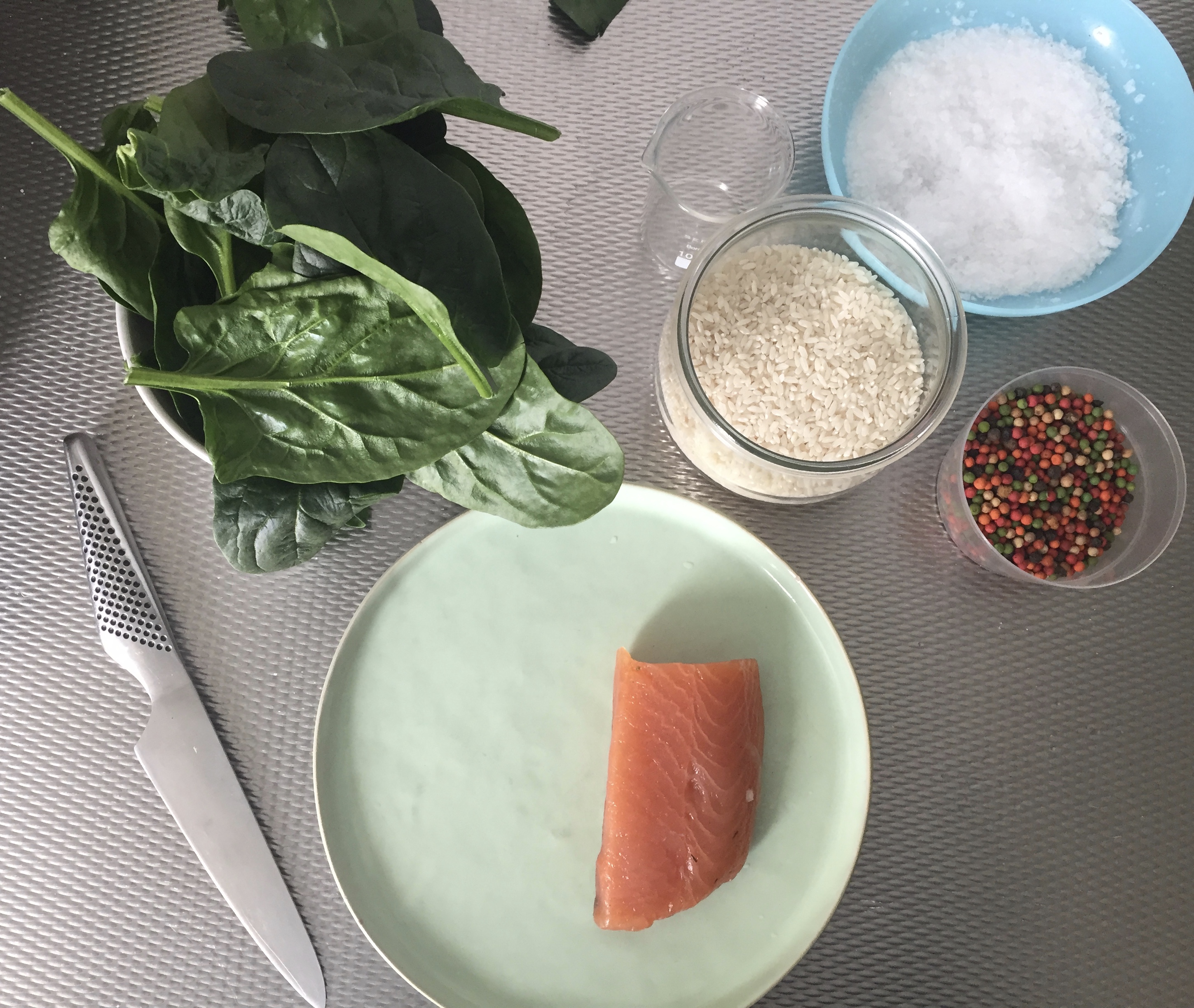 zalm met spinazie, rijst en saus | FOOD&YOU